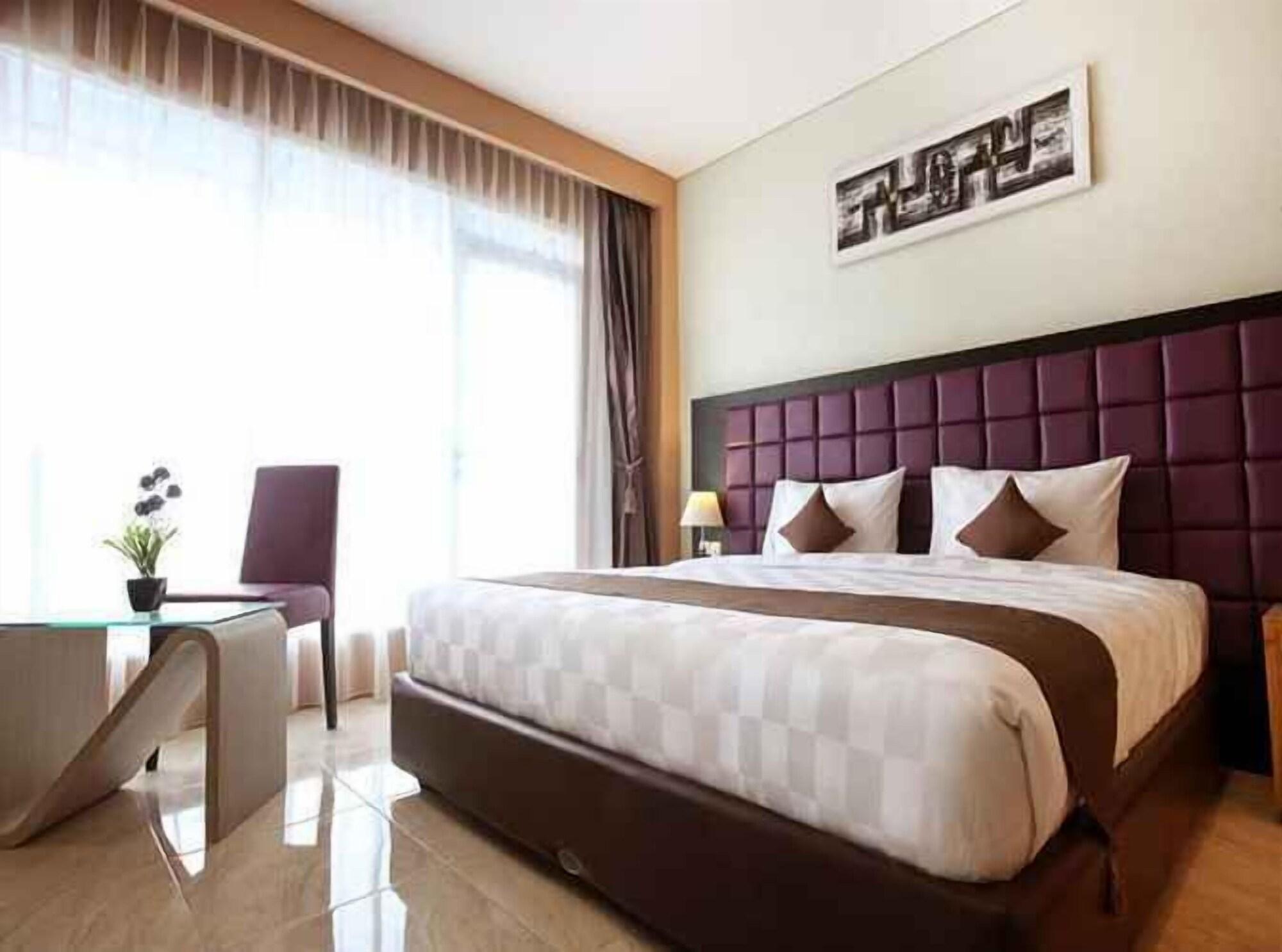 Asoka Luxury Hotel Bandar Lampung Esterno foto