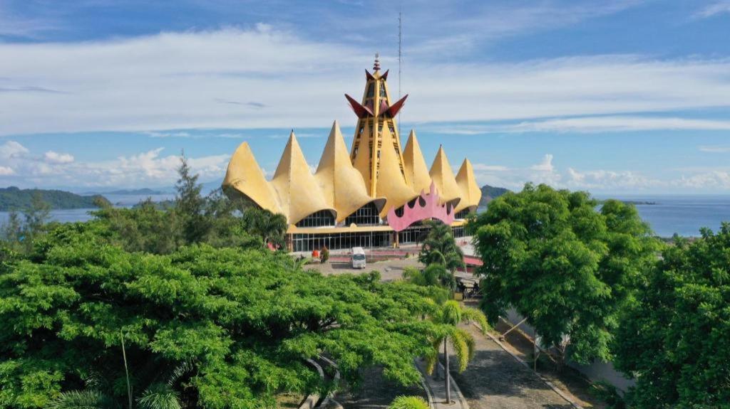Asoka Luxury Hotel Bandar Lampung Esterno foto