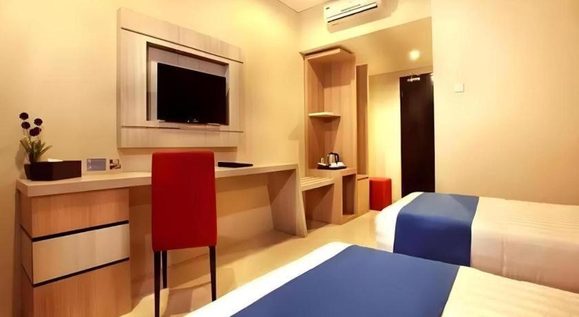 Asoka Luxury Hotel Bandar Lampung Esterno foto
