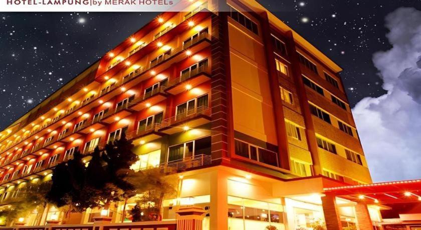 Asoka Luxury Hotel Bandar Lampung Esterno foto