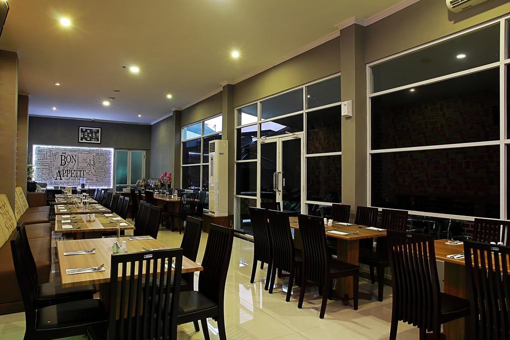Asoka Luxury Hotel Bandar Lampung Esterno foto