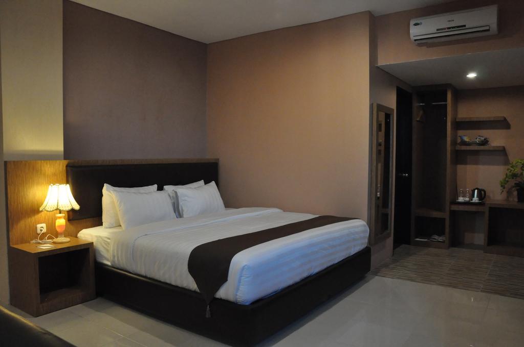 Asoka Luxury Hotel Bandar Lampung Esterno foto
