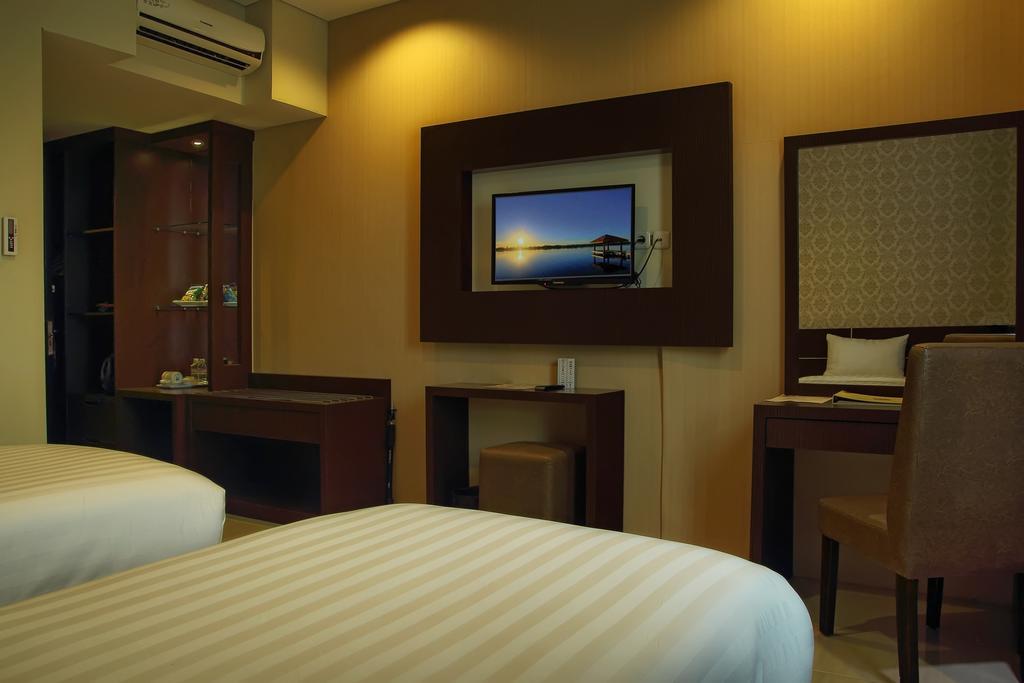 Asoka Luxury Hotel Bandar Lampung Esterno foto