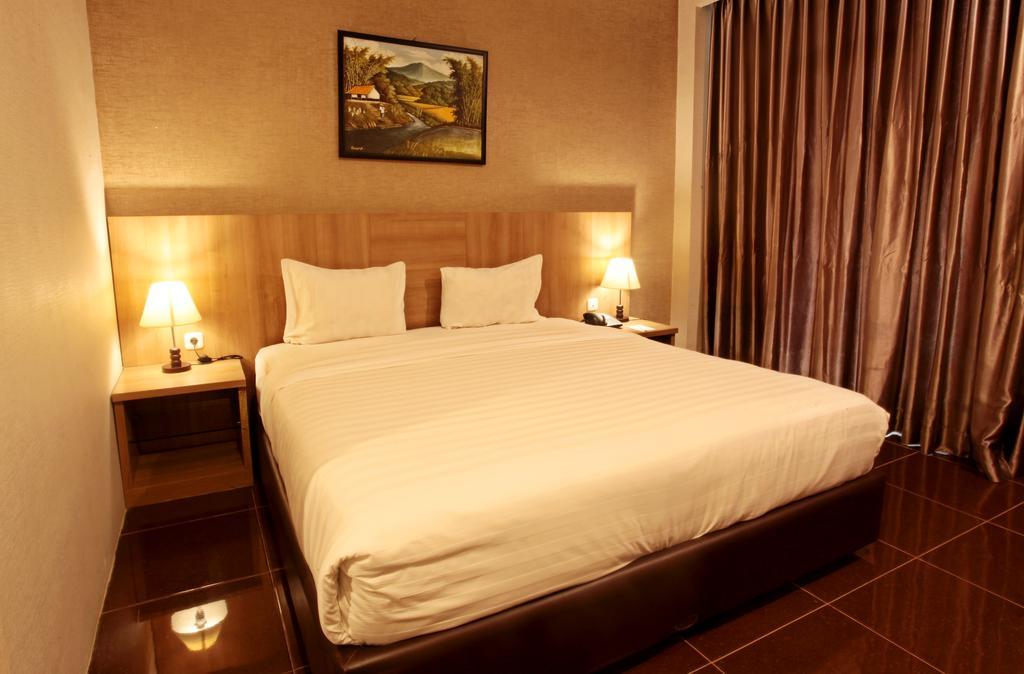 Asoka Luxury Hotel Bandar Lampung Esterno foto