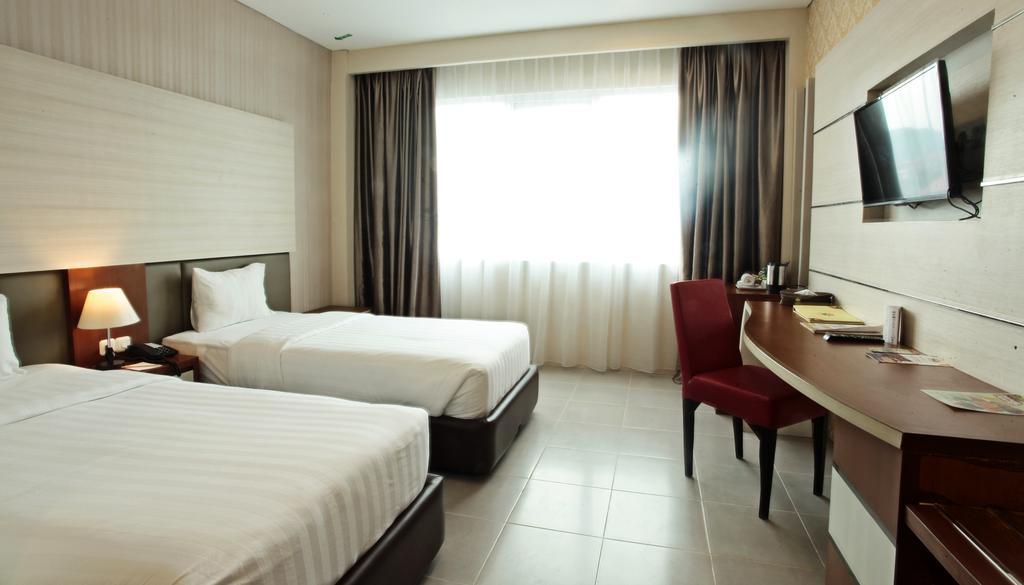 Asoka Luxury Hotel Bandar Lampung Esterno foto