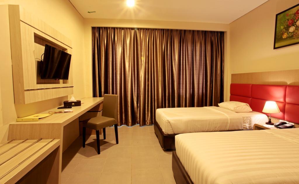 Asoka Luxury Hotel Bandar Lampung Esterno foto