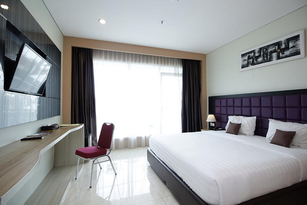 Asoka Luxury Hotel Bandar Lampung Esterno foto