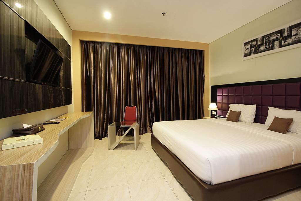 Asoka Luxury Hotel Bandar Lampung Esterno foto