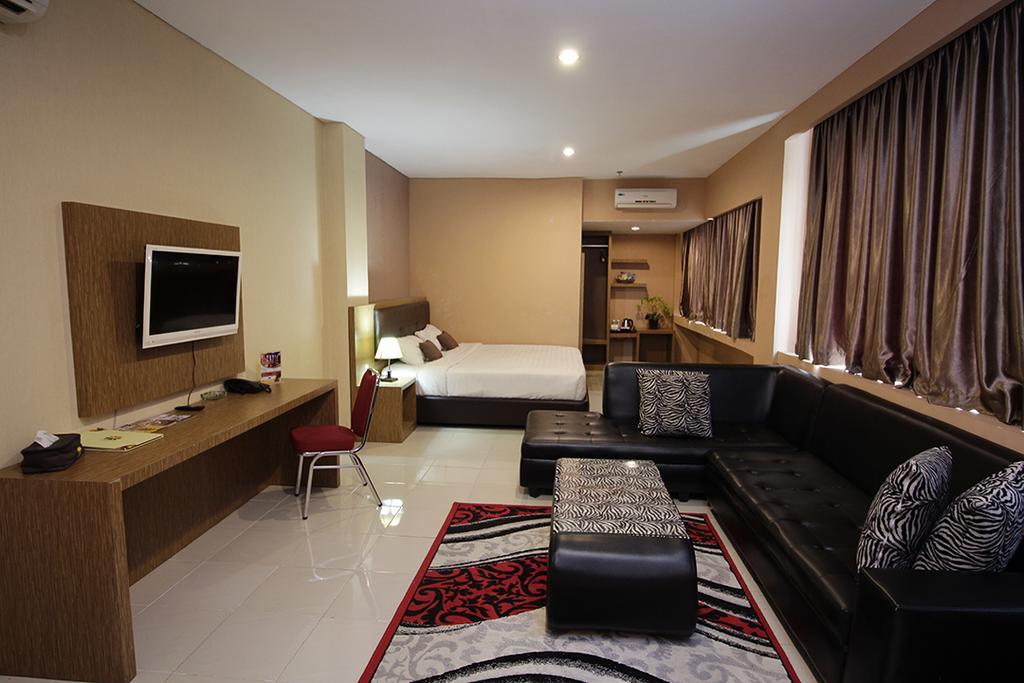 Asoka Luxury Hotel Bandar Lampung Esterno foto