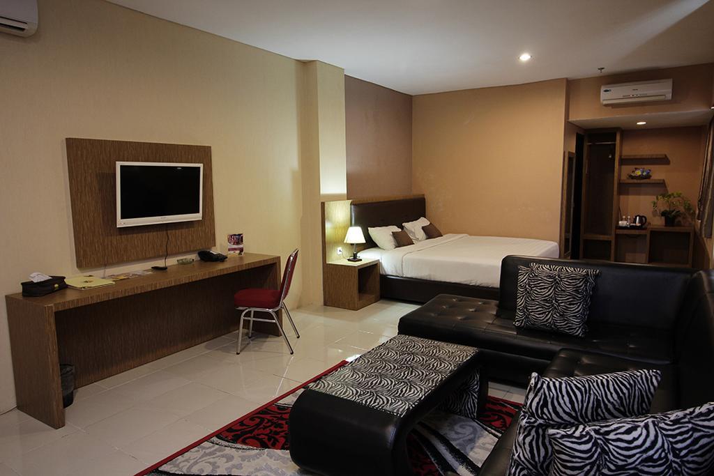 Asoka Luxury Hotel Bandar Lampung Esterno foto