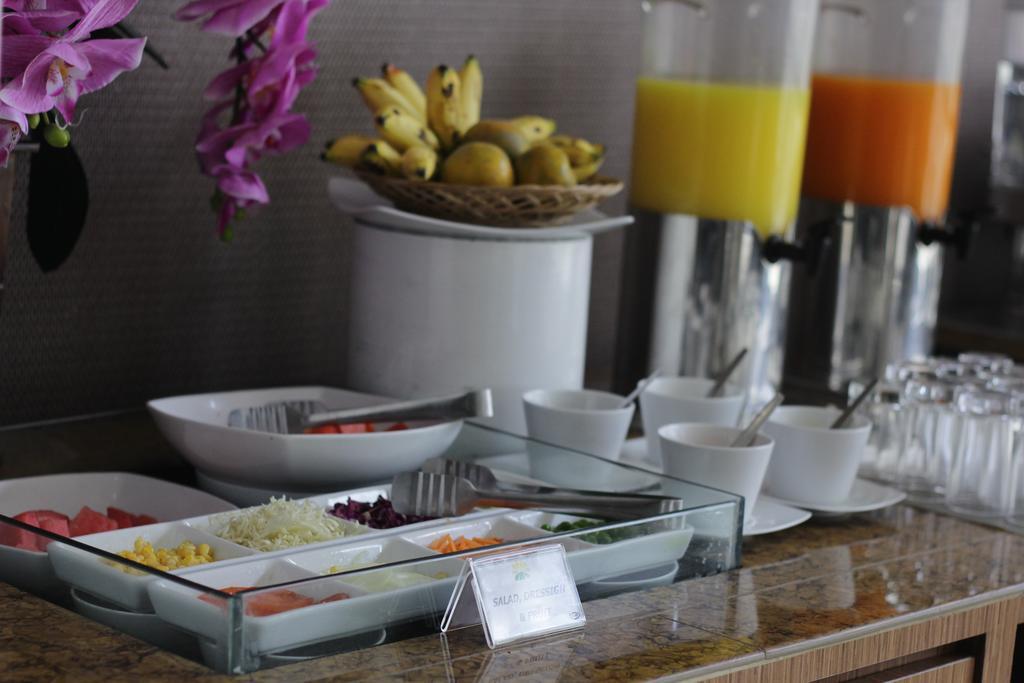 Asoka Luxury Hotel Bandar Lampung Esterno foto