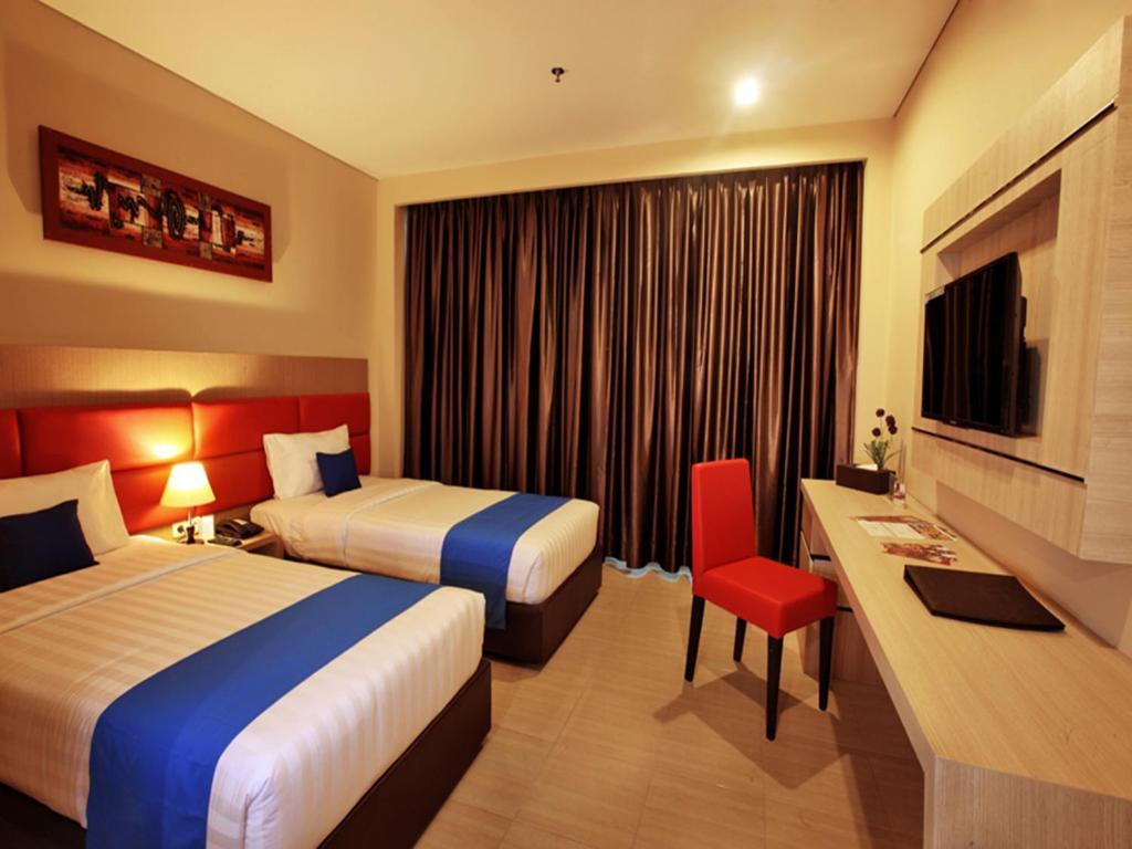 Asoka Luxury Hotel Bandar Lampung Esterno foto