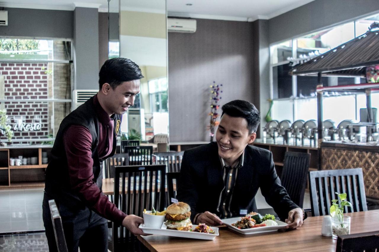 Asoka Luxury Hotel Bandar Lampung Esterno foto
