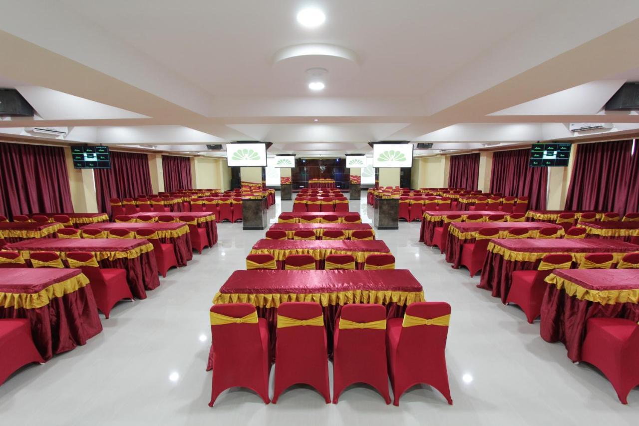 Asoka Luxury Hotel Bandar Lampung Esterno foto