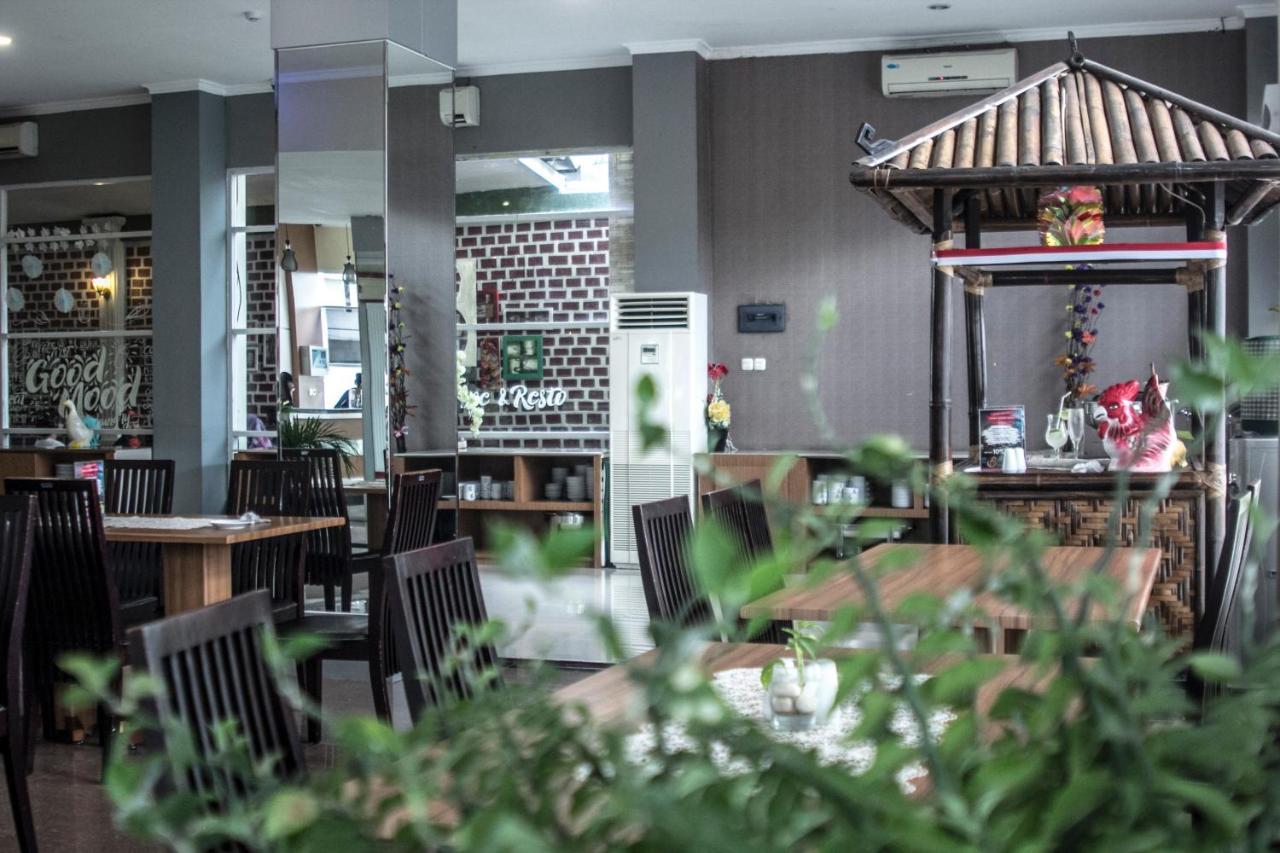 Asoka Luxury Hotel Bandar Lampung Esterno foto