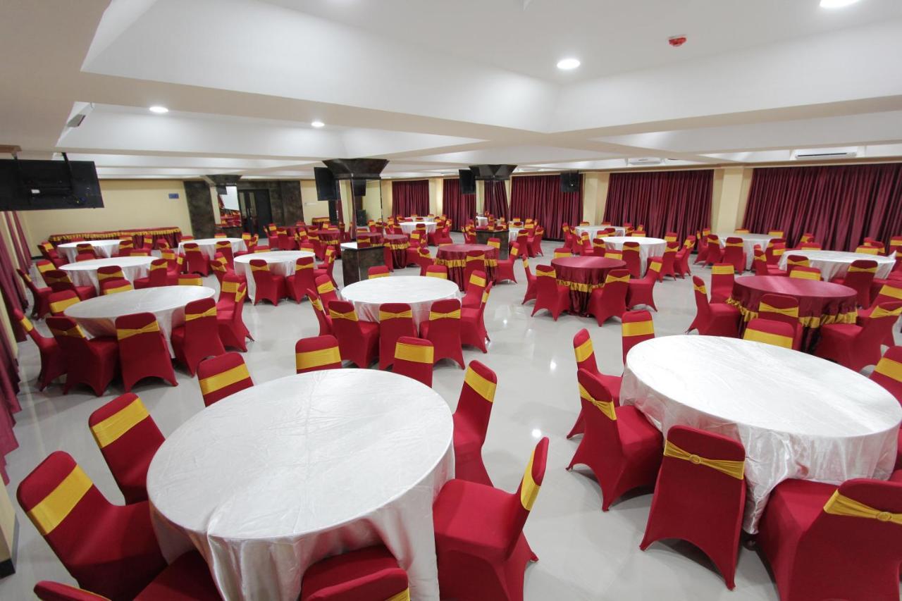 Asoka Luxury Hotel Bandar Lampung Esterno foto