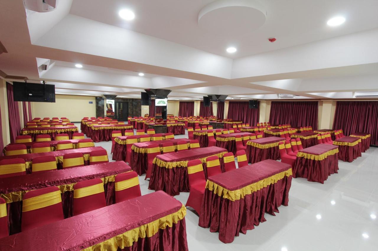 Asoka Luxury Hotel Bandar Lampung Esterno foto