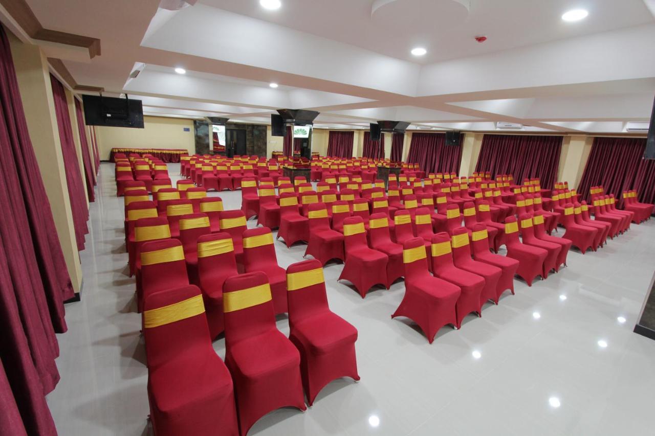 Asoka Luxury Hotel Bandar Lampung Esterno foto