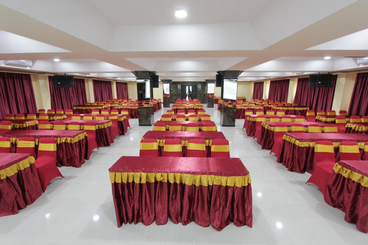 Asoka Luxury Hotel Bandar Lampung Esterno foto