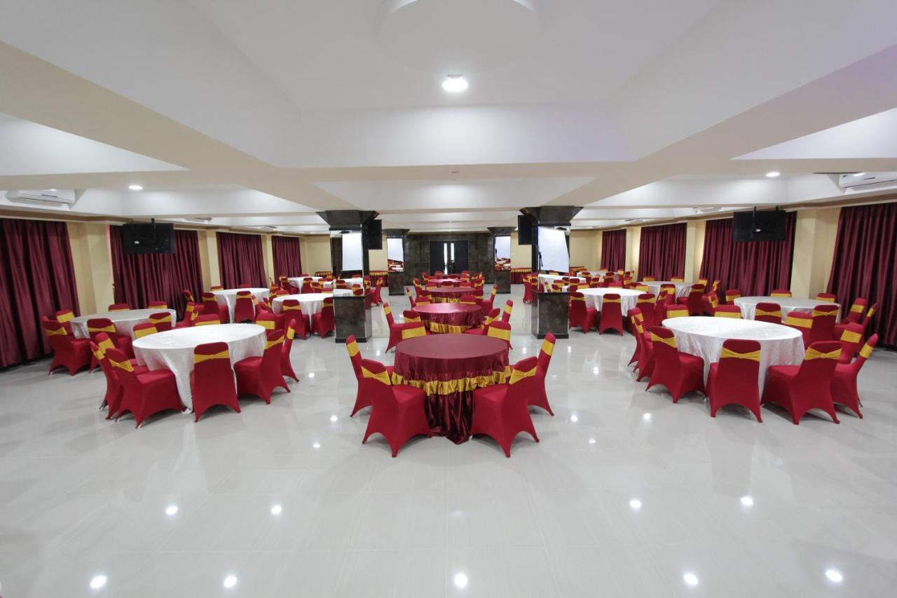 Asoka Luxury Hotel Bandar Lampung Esterno foto